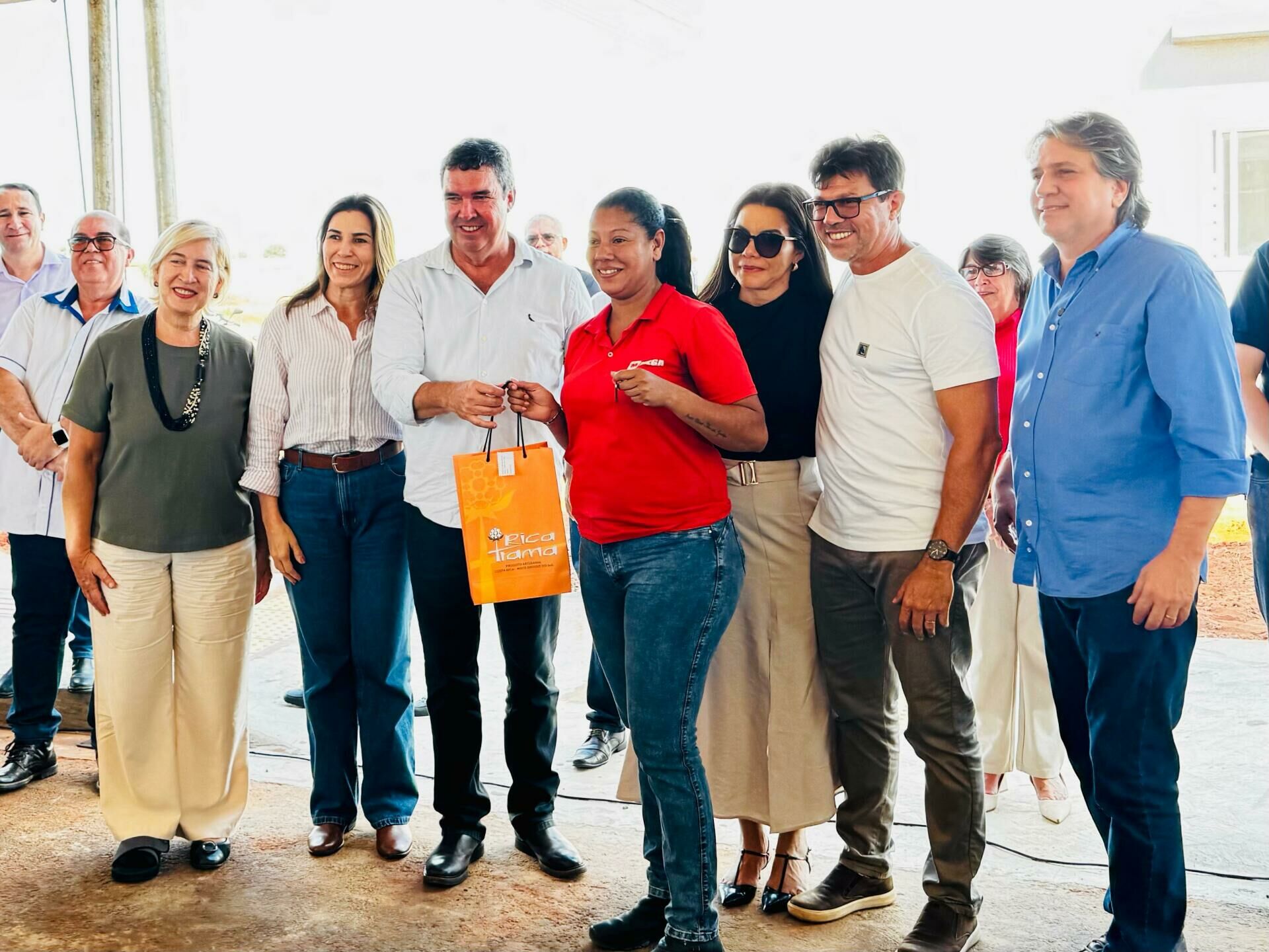 Imagem de compartilhamento para o artigo Governador Riedel e prefeito Cleverson entregam 42 casas em Costa Rica e anunciam novos investimentos em habitação da MS Todo dia